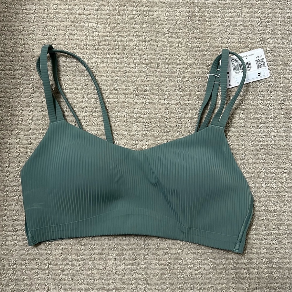 Lululemon sports bra